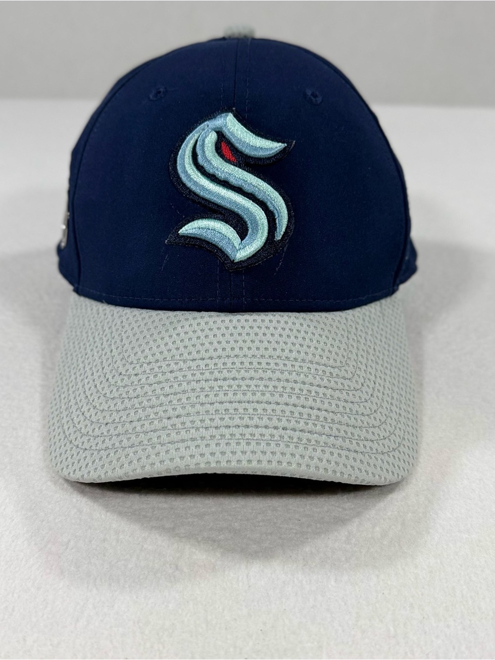 Seattle Kraken NHL Fanatics Navy Snapback Hat Gray Textured Brim Primary Logo